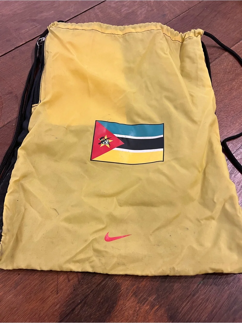 Nike Vintage Team Issue Drawstring Backpack with Red Mozambique